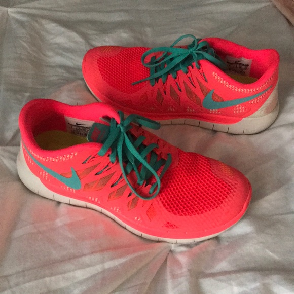 NIKE RUNNING SHOES - Picture 4 of 6